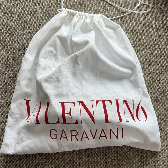 *SALE* Valentino AUTH MINI BUCKET BAG IN NAPPA WITH VLOGO SIGNATURE CHAIN EUC - Picture 15 of 16